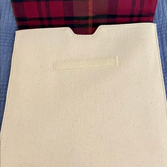 LL bean ipad case. Limited edition. Brand new, never used. - Picture 3 of 5